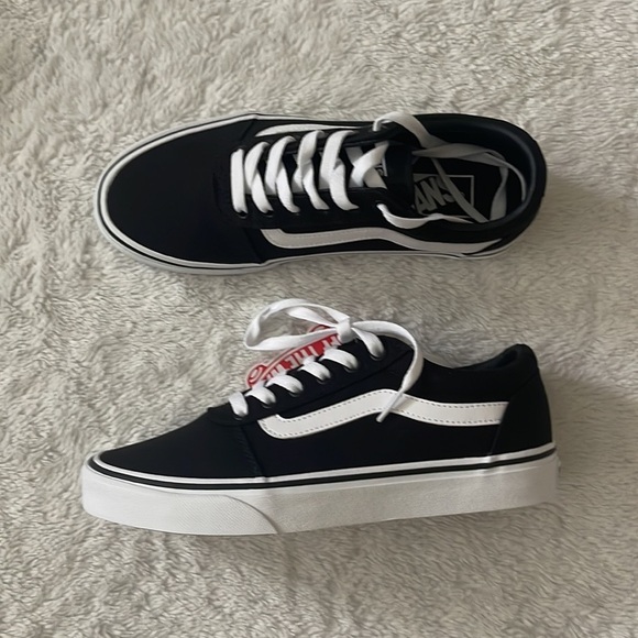 (NWT) Vans Ward Women’s Shoes in Black & White, Size: 9 - Picture 15 of 17